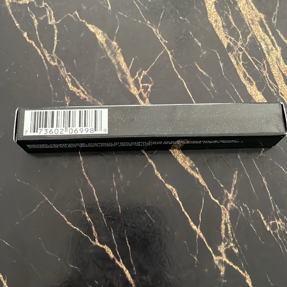 PREP + PRIME LIP BASE - Picture 2 of 2